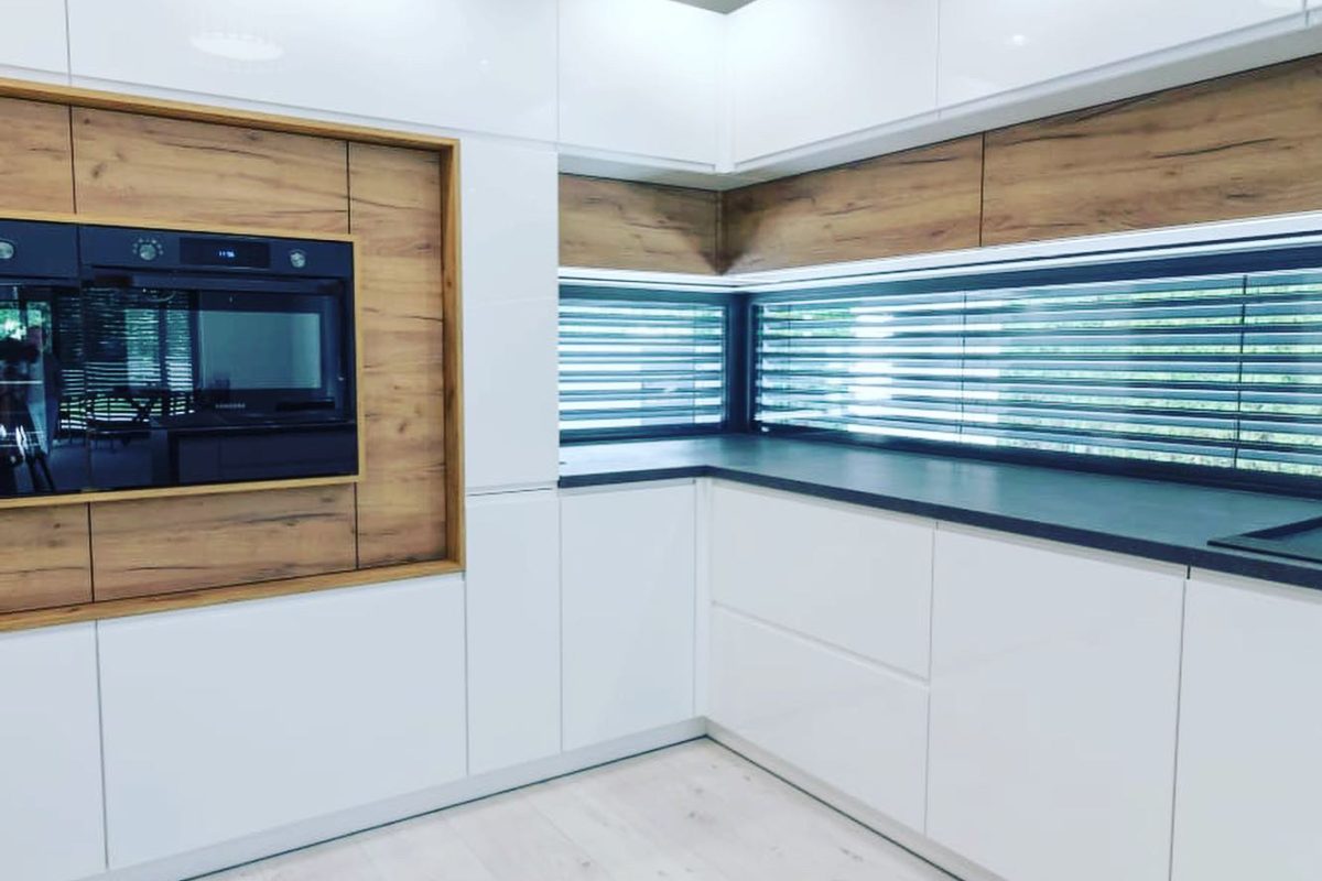 B107E85C-2A7B-4BC5-8D77-A27423EEAACA