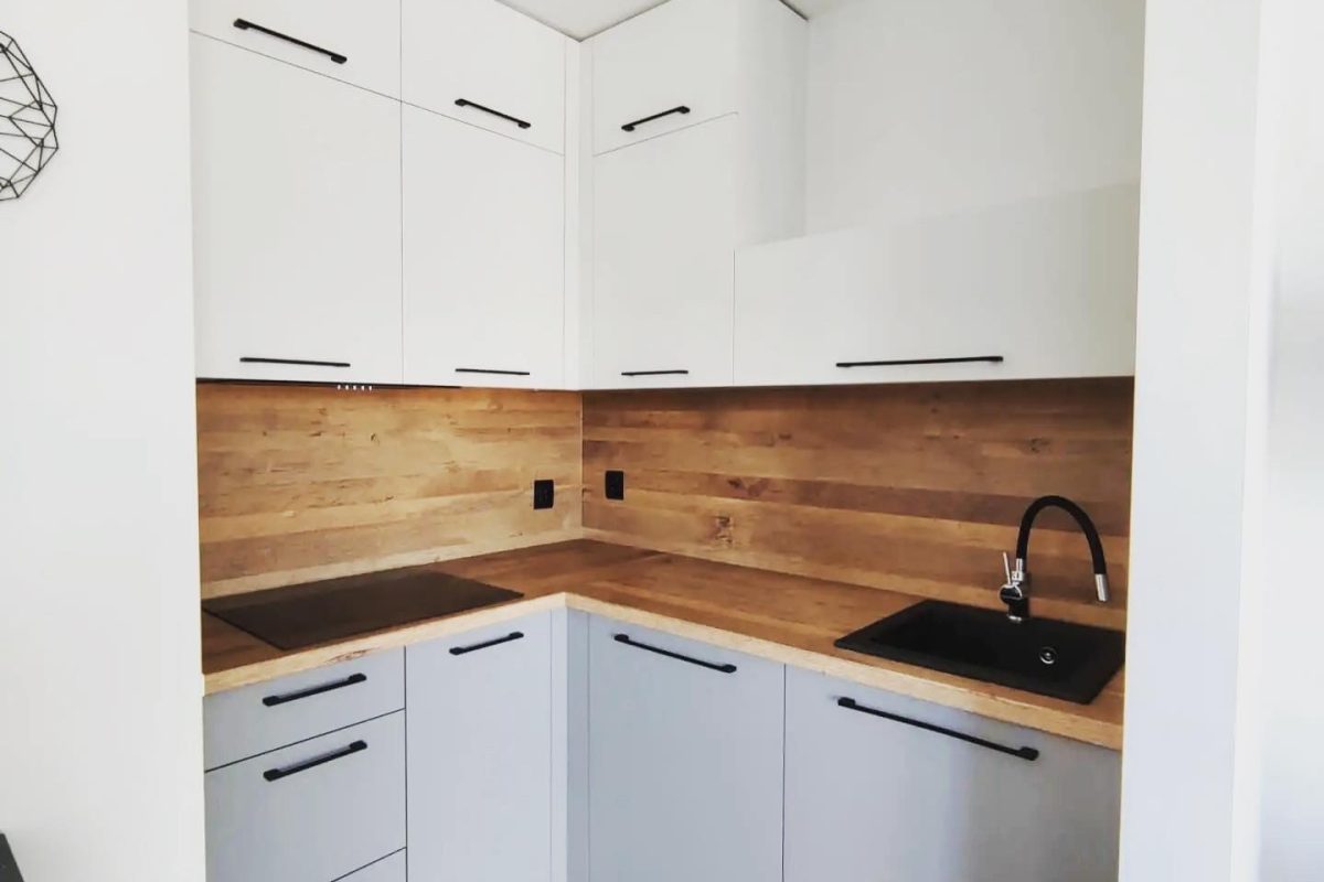 EFF9B748-97FA-4A6B-B4A8-3A2197F5F42D